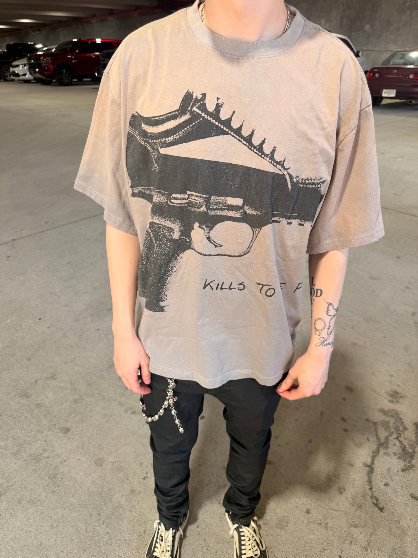 KILLS TO BE FLY